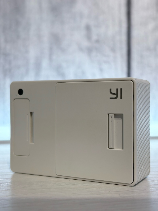 Видеокамера Xiaomi Yi Action Camera Basic Edition